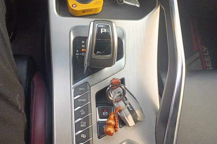 Used Geely Auto Coolray 2019 Sport Version 260T DCT Battle China VI Standard Gear Lever