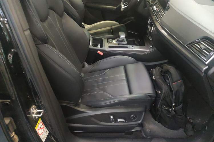 Used Audi Q5L 2025 quattro 45th Anniversary Edition 45 TFSI Luxury Dynamic Model Right Front Seat