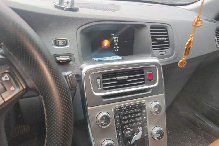 Used Volvo S60 2014 S60L 2.0T Zhiyuan Edition