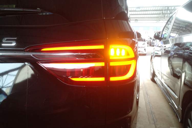 Used SAIC MAXUS G20 2023 Facelifted PLUS 2.0T Gasoline Automatic Luxury Edition