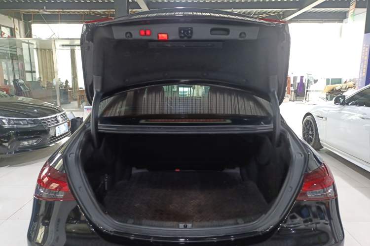 Used Mercedes-Benz E-Class 2022 Updated E 260 L Trunk