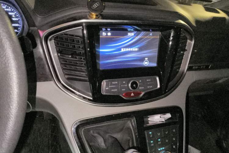 Used JAC Refine M4 2016 2.0L Manual Luxury Version