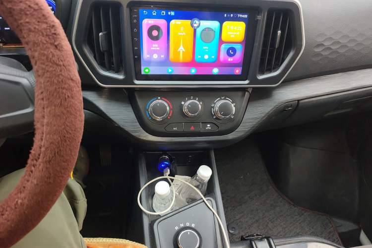 Used CHANGAN KAICHENG Ruixing EM60 2025 Passenger Version Comfort Edition 6 Seats 300 km Range Side-Hinged Doors Audio And AC Panel