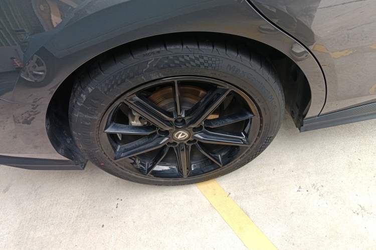 Used CHANGAN UNI-V 2022 1.5T Prestige Version Right Rear Wheel Hub