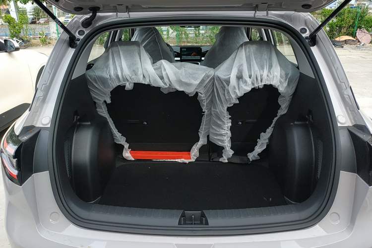 Used Geely Galaxy Geome 2026 Model 310km Youth Edition Trunk