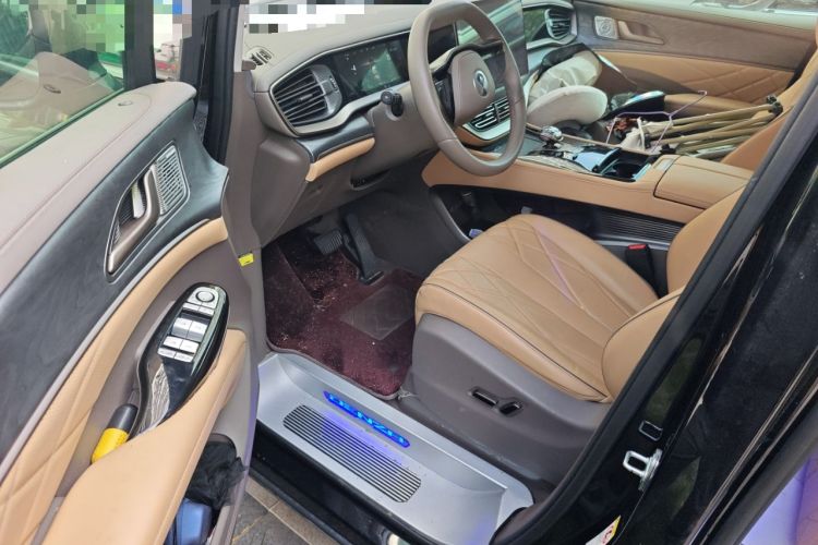 Used Denza D9 2023 DM-i 945 Business Edition
