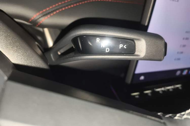 Used Xiaomi Auto SU7 2024 Four-Wheel Drive Ultra-Long Range Advanced Intelligent Driving Max Edition
