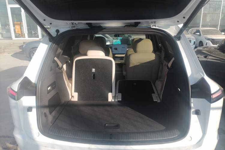 Used ONVO Luxeed L90 2025 Model—Ultra Six-Seater Version