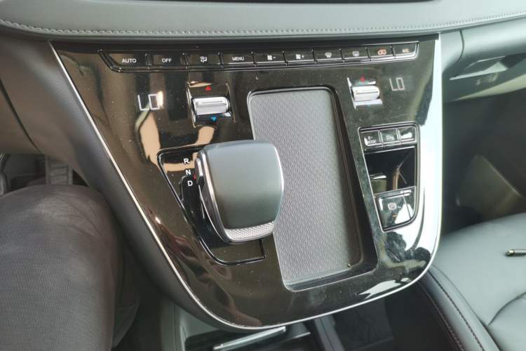 Used Hongqi HQ9 PHEV 2024 2.0T Four-Wheel Drive Business Edition