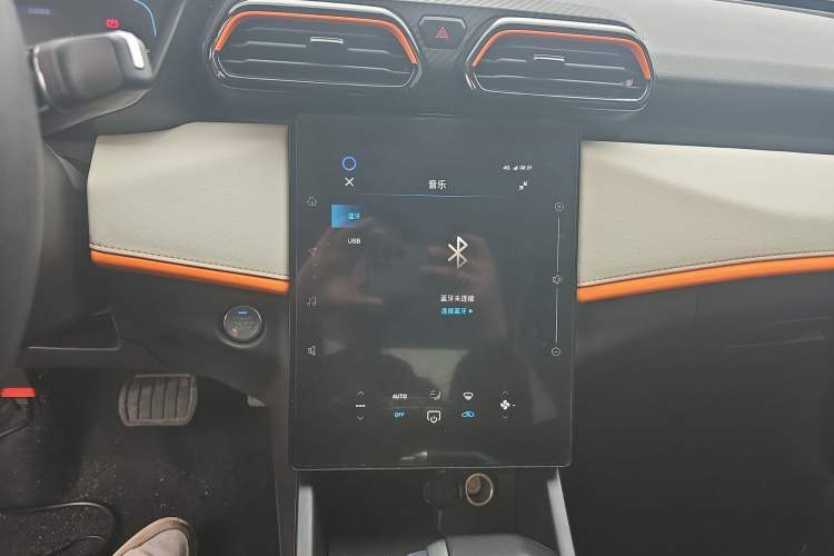 Used Dongfeng Aeolus Yixuan 2023 Mach Edition 1.5L Automatic Chasing Wind Version Audio And AC Panel