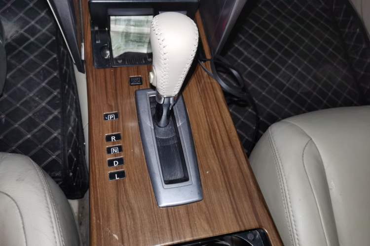 Used Nissan Teana 2011 2.0L XL Comfort Edition Gear Lever