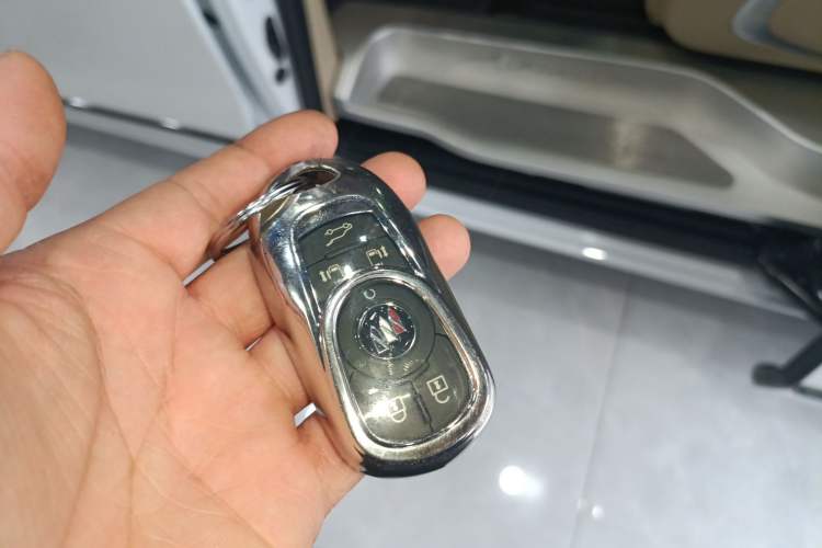 Used Buick GL8 2022 ES Land Cruiser 653T Luxury Model
