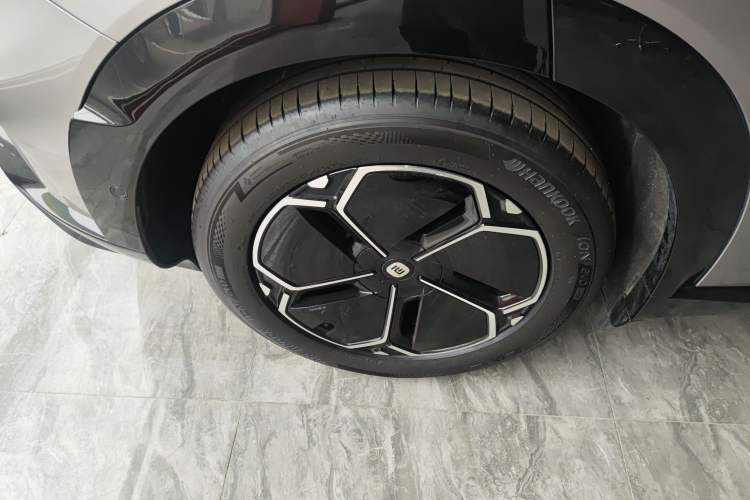 Used Xiaomi Auto YU7 2025 Ultra-Long Range Rear-Wheel Drive Version Right Rear Wheel Hub