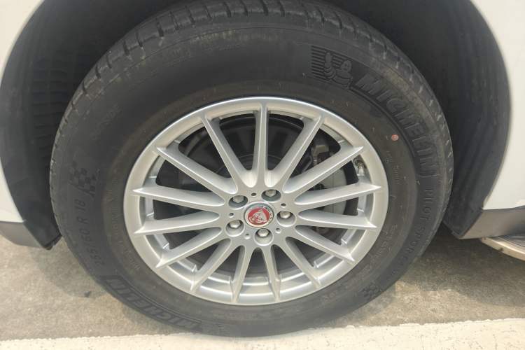 Used Jaguar F-PACE 2019 2.0T Four-Wheel Drive Urban Luxury Edition Exterior 4