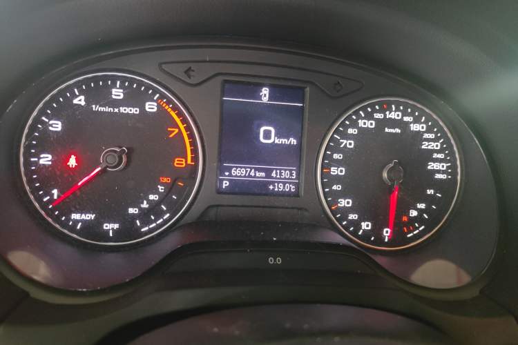 Used Audi A3 2020 Sportback 35 TFSI Fashion Edition China VI Emission Standard Odometer Close Up