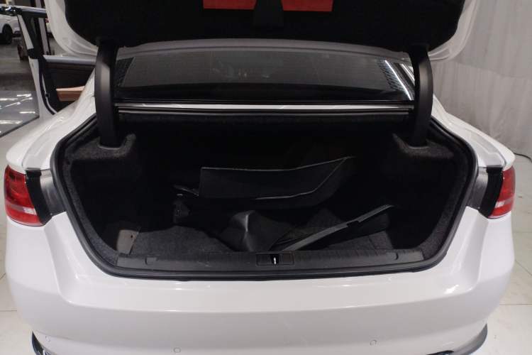 Used Geely Auto Emgrand GT 2017 2.4L Zunya Model
