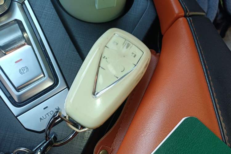 Used Changan UNI-V iDD 2023 ZhiDian iDD 1.5T 113km Smart & Fun Version
