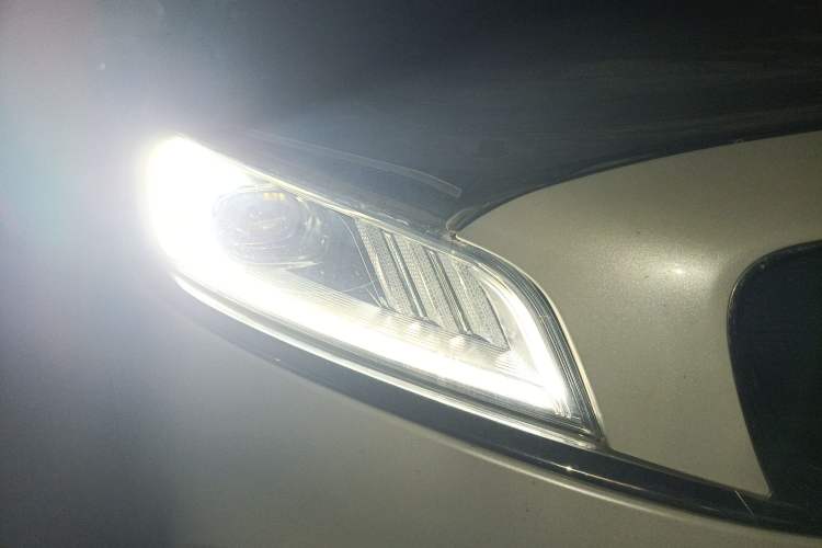 Used Geely Auto Emgrand GT New Energy 2018 1.5T PHEV Yaoxiang Edition Right Front Headlight