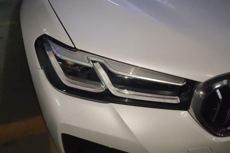 Used BMW 5 Series 2022 530Li Leading Model M Sport Package Right Front Headlight