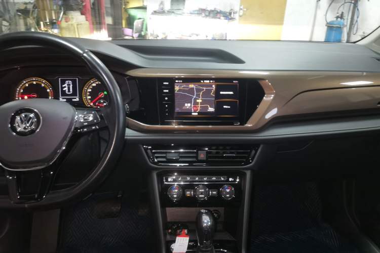 Used Volkswagen Tharu 2020 280TSI Two-Wheel Drive Luxury Plus Version China VI Standard Audio And AC Panel