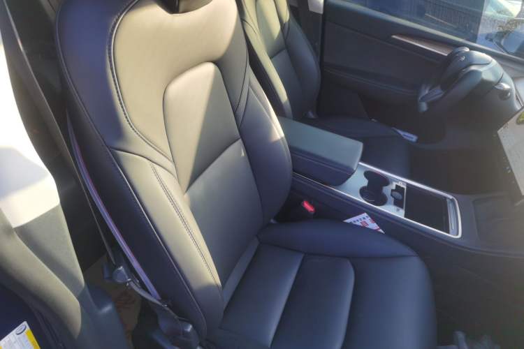 Used Tesla Model Y 2021 Long-Range All-Wheel-Drive Version
