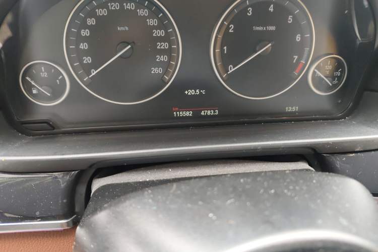 Used BMW 5 Series 2014 520Li Elegant Model Odometer Close Up