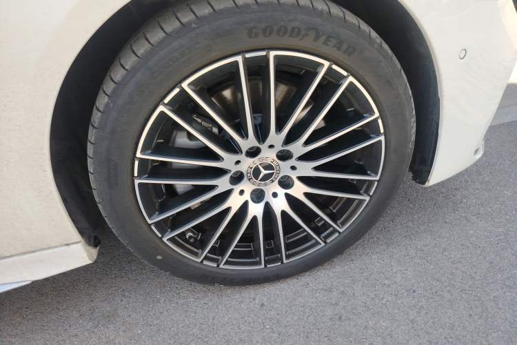 Used Mercedes-Benz C-Class 2023 Restyled C 260 L Sport Edition Right Front Wheel Hub