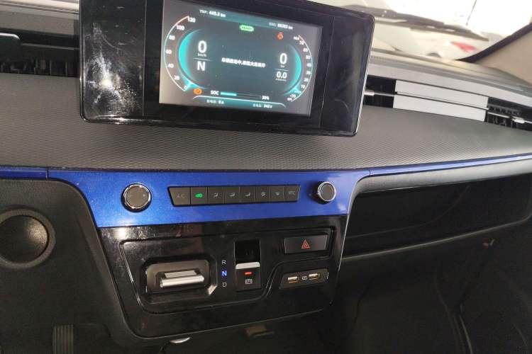 Used Dongfeng Yufeng EM26 2023 High-End Model 41.86 kWh CATL Audio And AC Panel