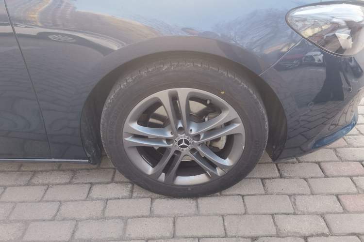 Used Mercedes-Benz B-Class 2020 B 200 Sport Edition Right Front Wheel Hub