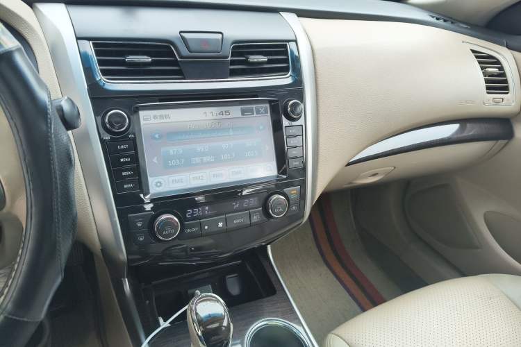 Used Nissan Teana 2013 2.0L XL Comfort Edition Audio And AC Panel