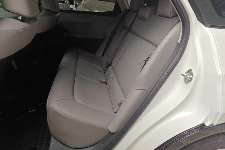 Used Toyota bZ3 2024 517 km Elite PRO Left Rear Seat