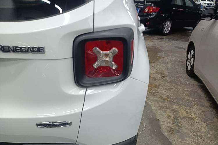 Used Jeep Renegade 2018 Connected Large Screen Version 180T Automatic Jingneng Version
