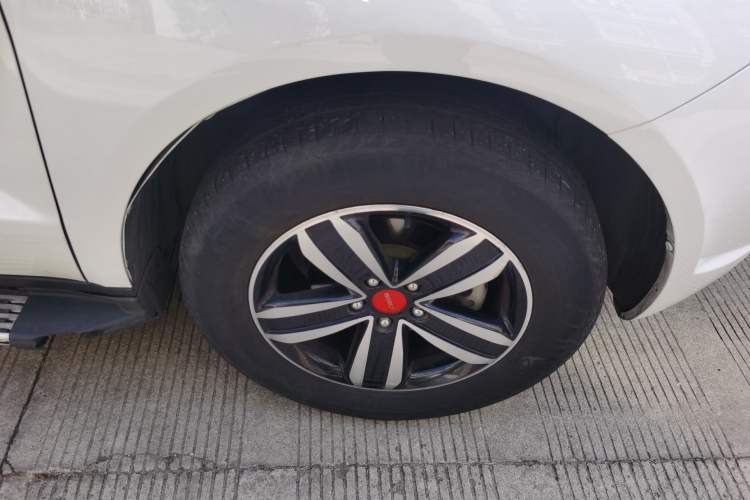 Used Geely Auto GX7 2015 Sports Edition 2.0L Automatic Luxury Upgrade Version China V Standard
