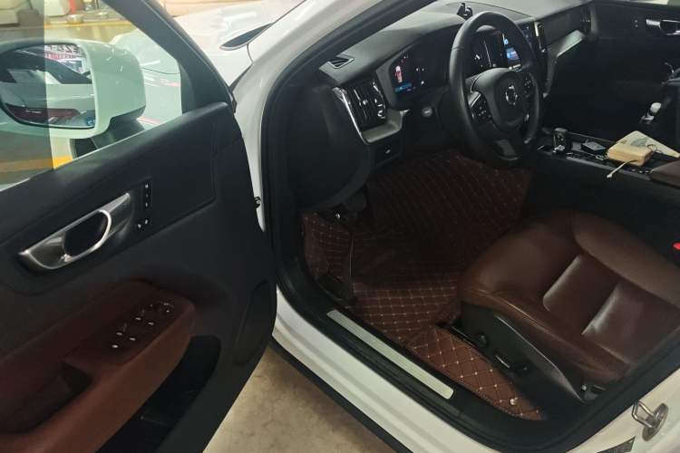 Used Volvo XC60 2024 B5 4x4 Smart Luxury Edition