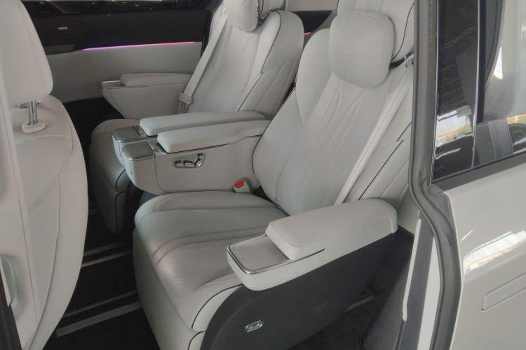 Used XPeng X9 2025 740 Ultra-Long Range Max
