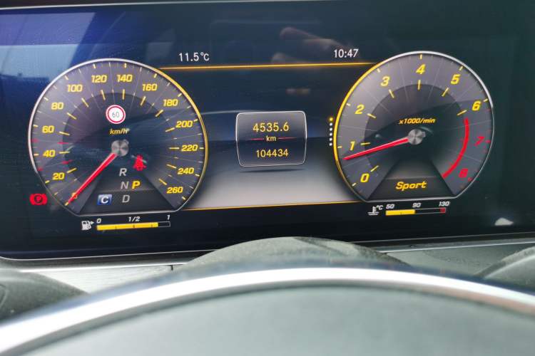 Used Mercedes-Benz E-Class 2016 E 200 L Sport Edition Odometer Close Up