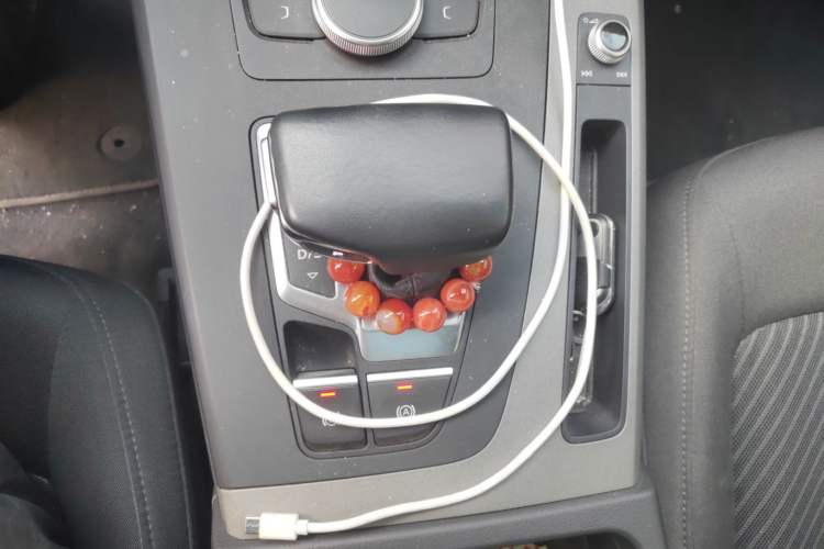 Used Audi Q5L 2018 40 TFSI Prestige Edition China VI Emission Standard Gear Lever