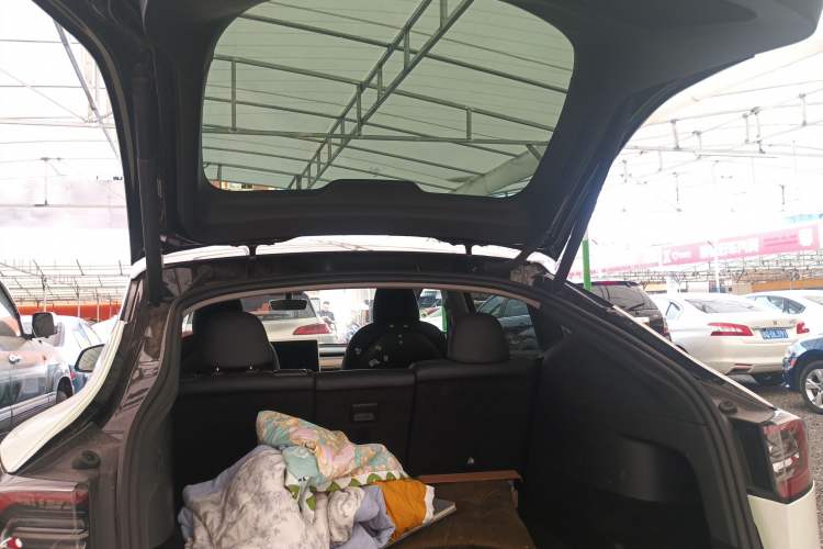 Used Tesla Model Y 2021 Long-Range All-Wheel-Drive Version 3D7 Trunk