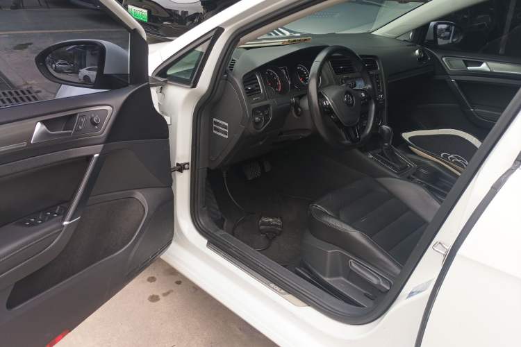 Used Volkswagen Golf 2016 230TSI Automatic Luxury Version