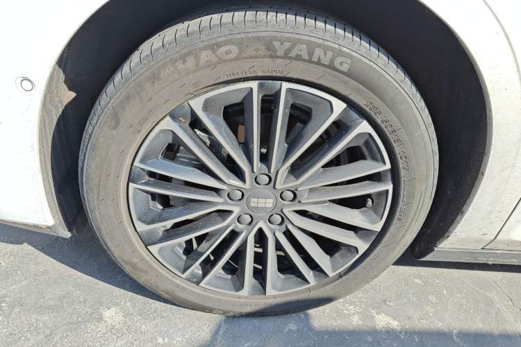 Used Geely Galaxy 8 2025 130km EM-i Deluxe Edition Left Front Wheel Hub