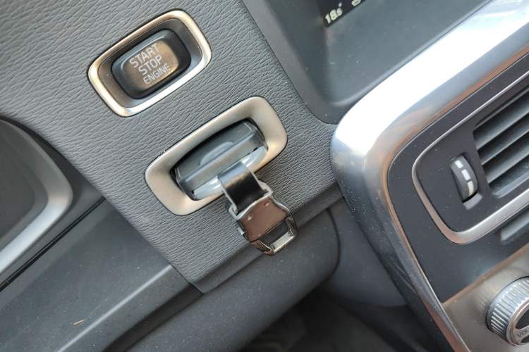 Used Volvo S60 2014 S60L 2.0T Zhiyuan Edition