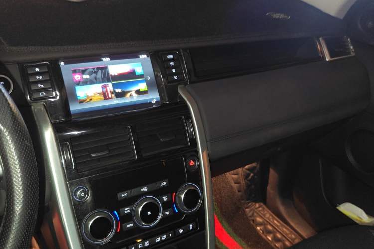 Used Land Rover Discovery Sport 2019 240 PS SE Version China VI Standard Audio And AC Panel