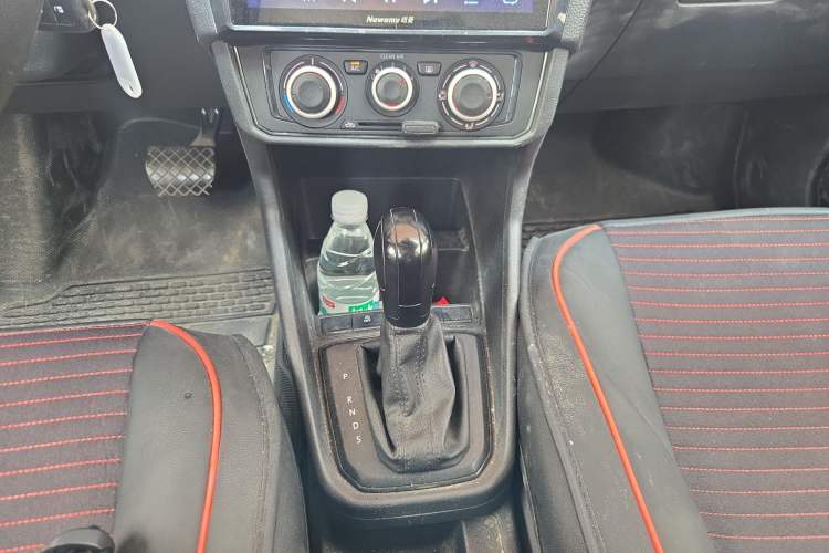 Used Volkswagen Santana 2019 1.5L Automatic Fashion Edition China VI Gear Lever