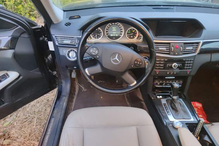 Used Mercedes-Benz E-Class 2010 E 260 CGI Fashion Model