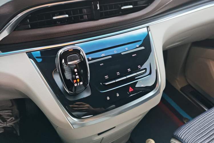 Used Buick GL8 2023 Land Executive Class Comfort Model
