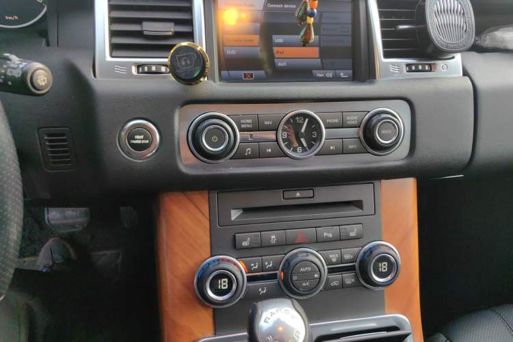 Used Land Rover Range Sport 2011 5.0 NA V8 HSE Audio And AC Panel