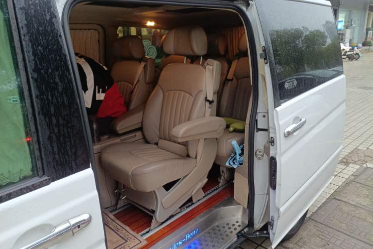 Used Mercedes-Benz Viano 2013 3.0L Navigator Edition