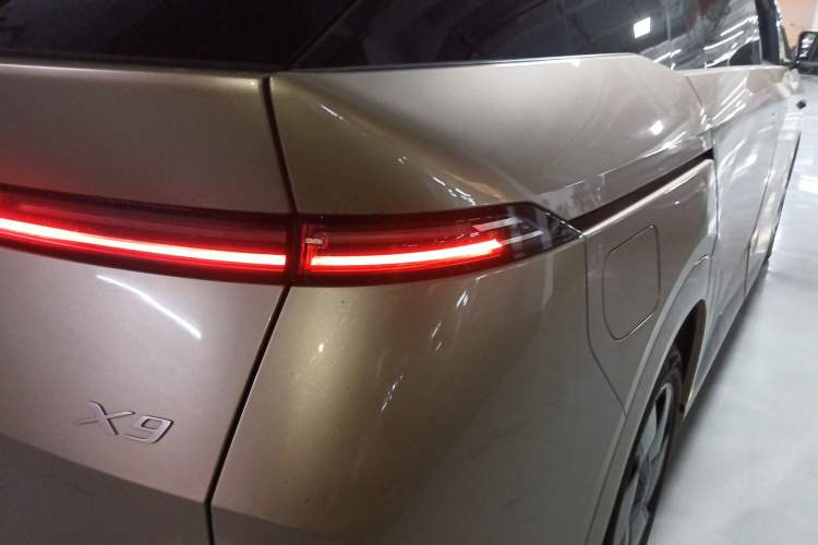 Used XPeng X9 2024 702 Ultra-Long Range Pro
