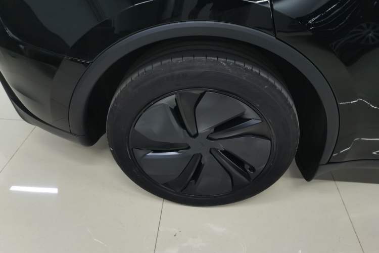 Used Tesla Model Y 2025 Rear-Wheel-Drive Version