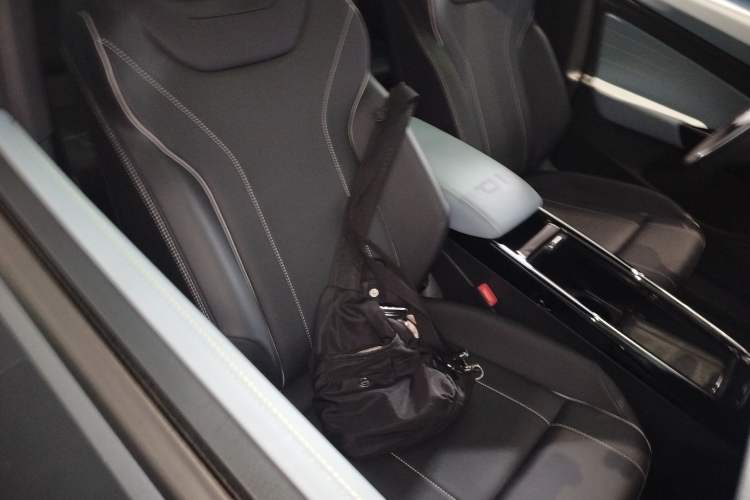 Used Volkswagen ID.4 X 2025 Smart Version Pure & Intelligent Enjoyment Edition Right Front Seat